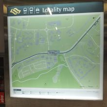 ヒルビュー駅案内図。左端にマレー鉄道の鉄橋の図示があります。