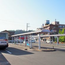 西武秩父駅、駅前のロータリー