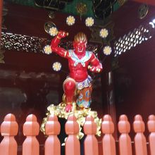 門裏左の雷神です