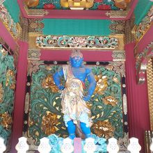 裏門の鳥摩勤伽です