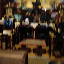 撮影禁止の堂内が写っていました。不鮮明ですが