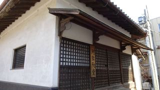 少し中が見られます