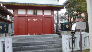 鉄製の天水桶もありました