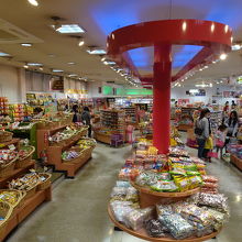 店内にはお菓子がずらり