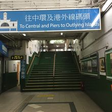 この階段上れば乗船口