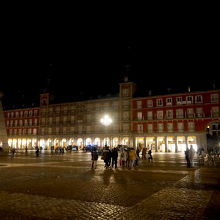 夜のマヨール広場