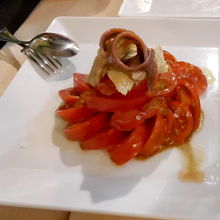 トマトとカツオのサラダ　8.75ユーロ