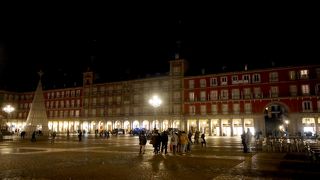 この近くのPlaza　Majorというレストランまあまあだった　広場もいいねえ