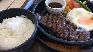 サーロインステーキが美味しい。