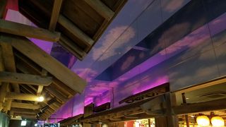 江戸の街並みの中の食事処