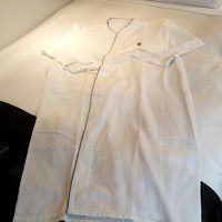 手術着の様な、紐で縛る室内着