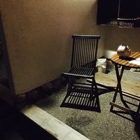 これ！予約式の貸切風呂。椅子なんかも置いてあってくつろげます