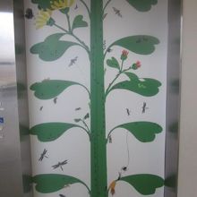 エレベーター扉のデザインの様子