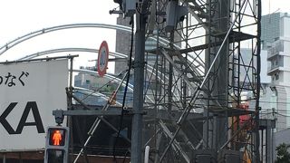 2020年3月まで工事が行われていて、巨大なアーチが複数設置されていました。