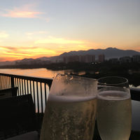 テラス席でサンセットを見ながら乾杯！