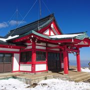 箱根元宮で風をしのぐ