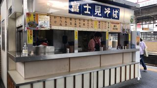 東海道線静岡の立ち食い東海軒で天ぷらそば