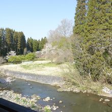 藤花楼は、全室芹川に面しています