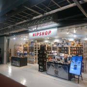 LCCターミナルのパンツ専門店