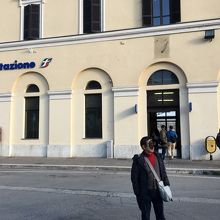 イタリアの田舎の駅と言う感じ