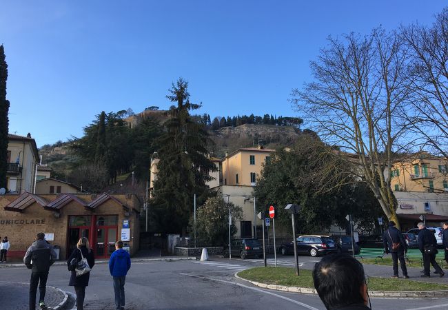 オルヴィエーとの駅からオルヴィエート旧市街に繫がっています。