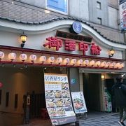 ランチには手頃な値段で刺身定食や日替り魚定食などが