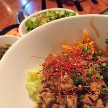 牛すじビビンバ丼