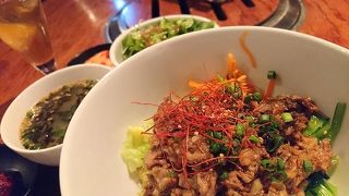 モダンな雰囲気の韓国料理店