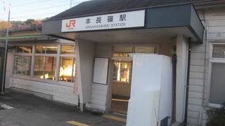 時刻表上は大きな駅と捉えてしまいがちですが…