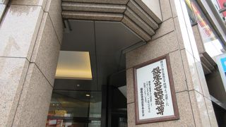 周囲の信心を集めている地蔵尊です