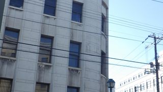 建築当時は古代ギリシア様式の柱があった