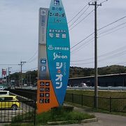 物販施設の他、飲食施設・温泉、そしてプールまでもありますが…