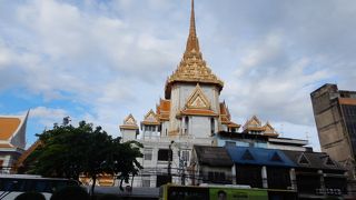 チャイナタウンの入口にある寺院