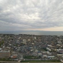 海の向こうに見えるのは佐渡ヶ島