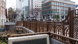 和服の女性が似合いそうな橋