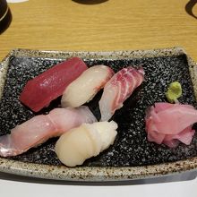 お鮨も握ってくれます。