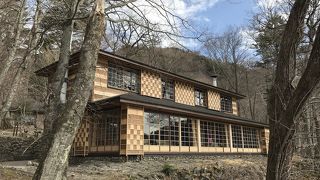 湖畔に立つ大使館別荘