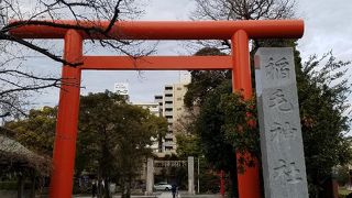 国道15号に面した川崎を守る神社