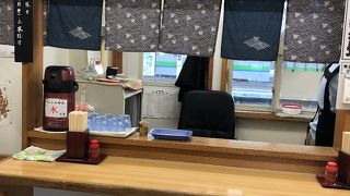 新得駅構内にあります