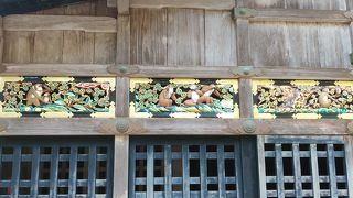 猿の一生を描いた8枚の彫刻