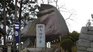 存在感のある大きな岩