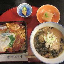 庄内豚のかつ重 972円