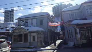 大正時代小樽都通り商店街の仲見世の賑わいを