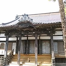 年月を感じさせるお寺