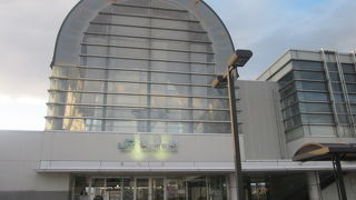 非常にお洒落な駅舎です