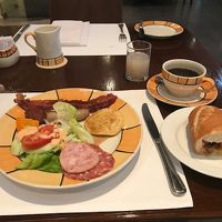 朝食　バインミー付き