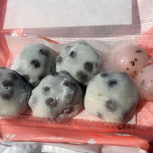 豆餅と桜団子。