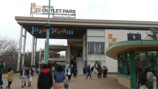 ファストファッションから高級ブランドまであります