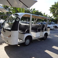 ホテル内はカートで移動