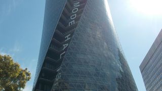 名古屋の名鉄駅前にあります。